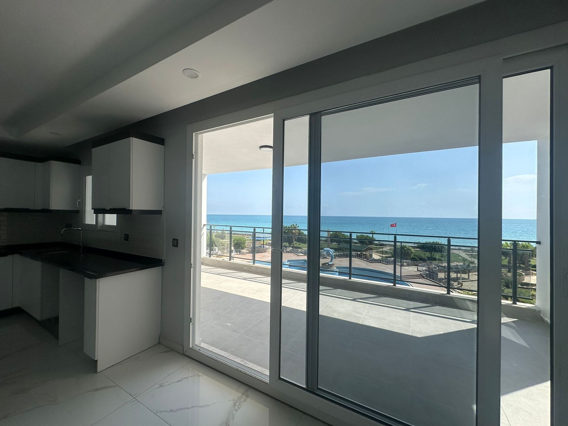 SATILIK DENİZE SIFIR YAZLIK 3+1 LİMONLU (LEMAS) ERDEMLİ MERSİN  resmi